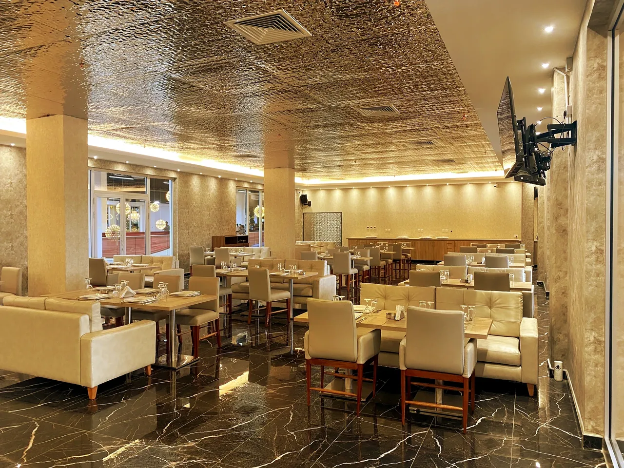 Michael Garden Restaurant — photo 2