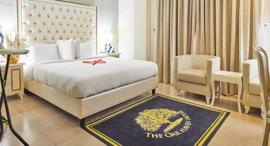 Oak Haven Hotel And Suites — photo 1