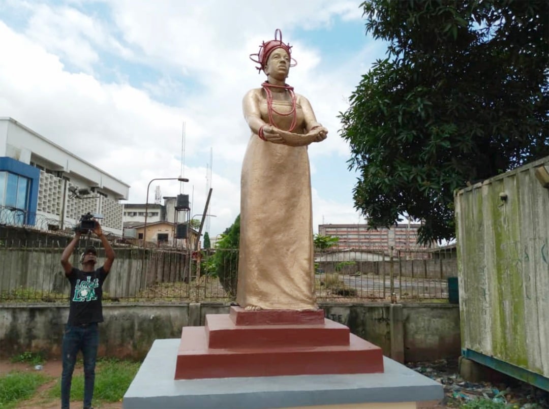 Emotan Statue